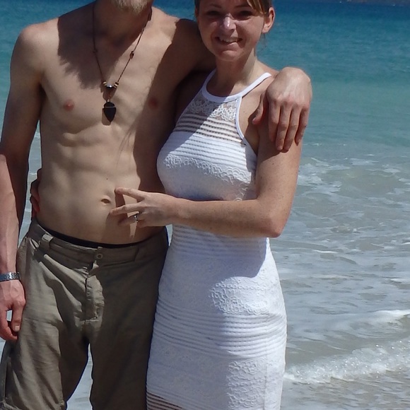 Beautiful white dress - Picture 3 of 3